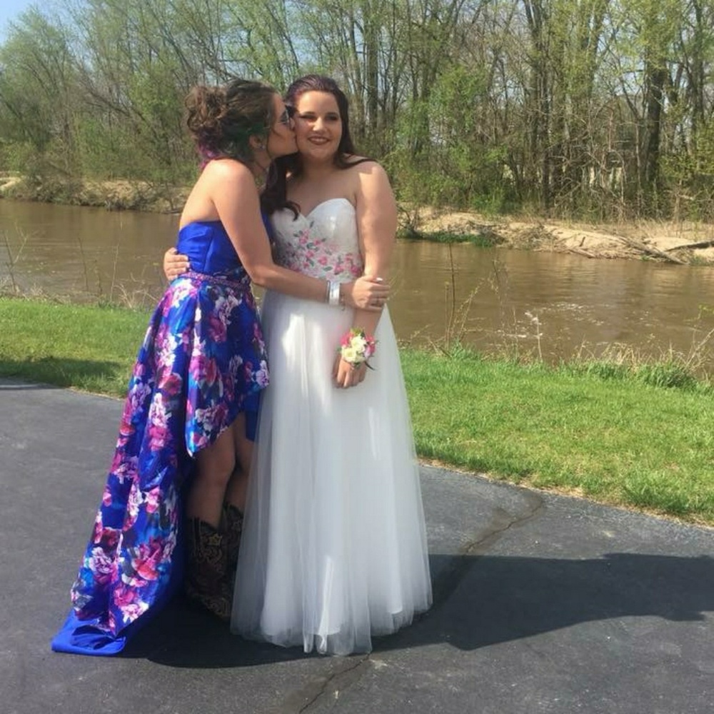 PROM DRESS size 4 - Picture 3 of 4
